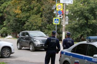 В Самарской области такси врезалось в столб: погиб пассажир