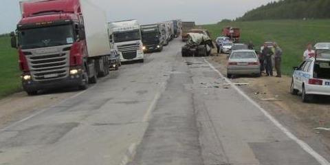 На М5 столкнулись пять машин, двое погибли