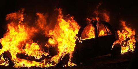 За ночь в Тольятти сгорело 3 автомобиля За ночь в Тольятти сгорело 3 автомобиля