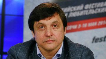 Чешский хоккеист «Югры» кинул клюшкой в не замечавшего его арбитра