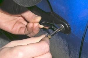 В Тольятти при попытке угона автомобиля задержан житель села Подстепки В Тольятти при попытке угона автомобиля задержан житель села Подстепки
