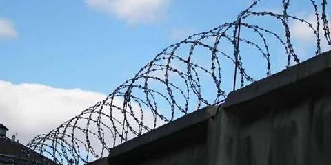Осужден мужчина, планировавший перебросить в колонию гашиш и героин