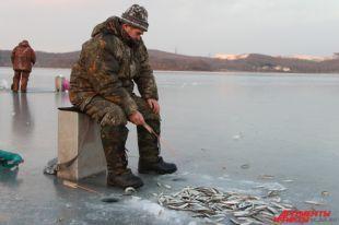 В Самарской области рыбак провалился под тонкий лед