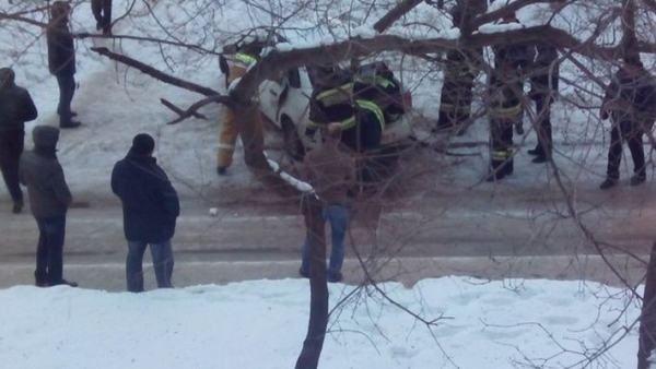 Фото: В Тольятти водитель закурил в салоне Гранты, где лопнул газовый баллон