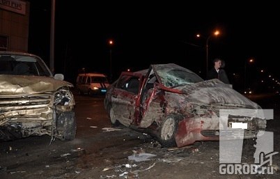 Фото и видео с места ДТП в Тольятти: «Приора» влетела в «Chevrolet Niva», погиб пассажир