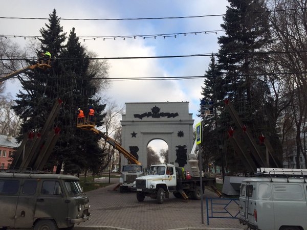 Самару продолжают украшать к Новому году: фотографии из Кировского района