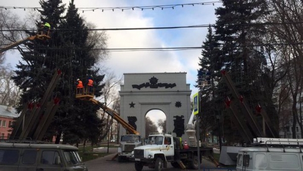 Самару продолжают украшать к Новому году: фотографии из Кировского района