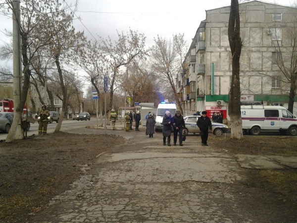 В Новокуйбышевске из-за штормового ветра остановка придавила женщину насмерть