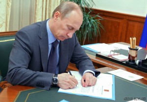 Владимир Путин подписал закон о запрете «золотых парашютов» для региональных чиновников-нарушителей