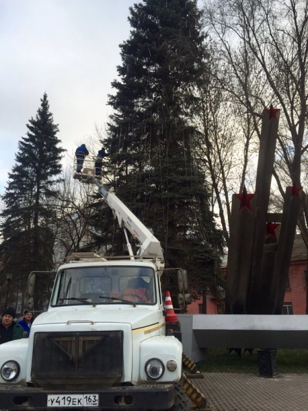 Самару продолжают украшать к Новому году: фотографии из Кировского района