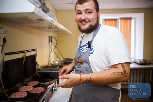 Самарский шеф-повар рассказал, как правильно и вкусно приготовить бургеры