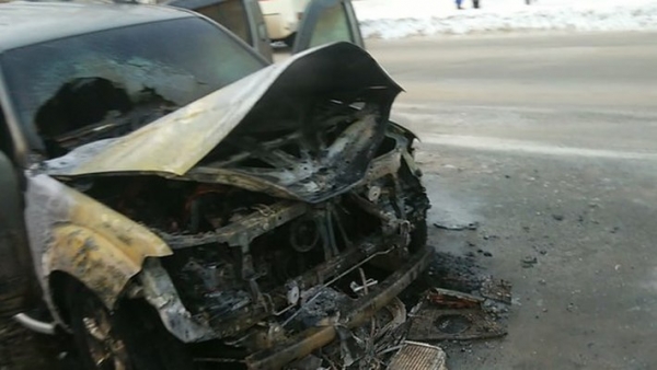 Появилось видео и фото со сгоревшей машиной члена правления самарского «Союза десантников»