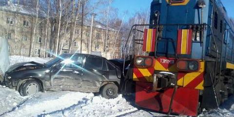 В Новокуйбышевске Lada Granta столкнулась с тепловозом