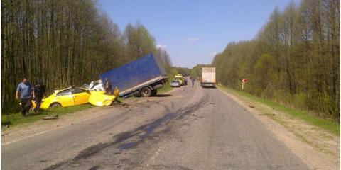 В Самаре водитель фуры насмерть сбил пешехода и врезался в легковушку