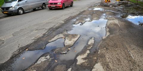 В Самаре на дорогах были обнаружены ямы длиной 5 метров