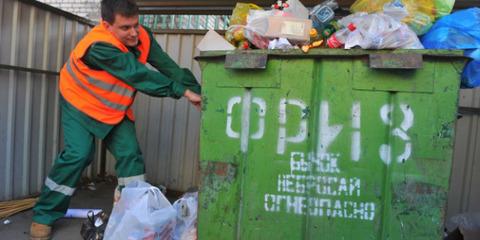 В тольяттинской школе пакет с мусором приняли за бомбу и вызвали ОМОН