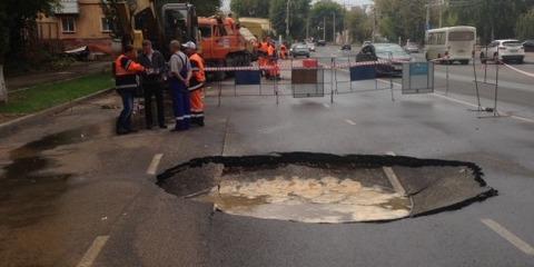 В Самаре улицу Ново-Садовую затопило из-за прорыва водопровода