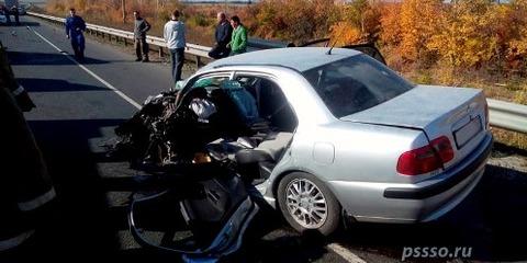 Под Сызранью в ДТП с двумя грузовиками пострадал водитель легковушки