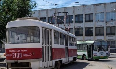 В центре Самары неизвестные обстреляли трамвай