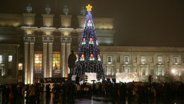 В новогоднюю ночь на площади Куйбышева гостей ждут поздравления от Деда Мороза и фейерверк